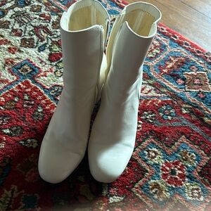 MIA Krysta Block Heel Round Toe White Boots Size 8.5